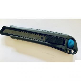Nůž odlamovací ProTouch - Profi-lámací nůž LASER 18mm, celokovový čepel : 18mm, lámací segmenty po 10mm šíře čepelky : 0.7mm broušeno laserovou technologií více než 5-ti násobná životnost oproti klasickým nožům funkce auto-lock / zámek/ černá barva, zesíl